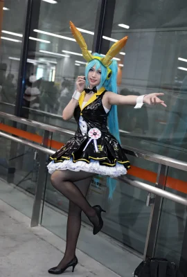 Hatsune Miku @元子Lyanz (Fotografi: @卡菲Cafelia) (Kugou Mushroom·Karnival Muzik Animasi Kelip-kelip) (9 foto)