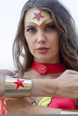 Wonder Woman oleh Elena Koshka