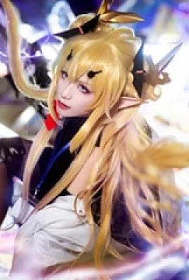 COSPLAY Tomorrow's Ark Jingzhe “Satu Qi White Thunder Zhengfa Merentasi Tiga Transformasi Dataran”