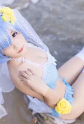 “Re:Zero Memulakan Kehidupan di Dunia Lain” Rem Swimsuit Cosplay[CN: 九九八XY](9 foto)