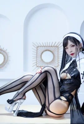 “Sexy Nun” Shui Miao Aqua mendedahkan kakinya yang cantik dan membuat orang ramai insaf (42 Foto)