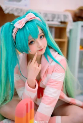 Hatsune Miku piyama ver @万万不 bengkok (9 foto)