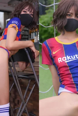 Gadis bola sepak berambut pendek mendedahkan farajnya di luar rumah dan mempunyai punggung yang ketat: Saya mahu melekat padanya! (52 Foto)