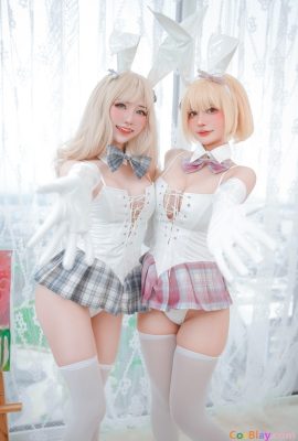 Azami & Sally Dorasnow – Gadis Bunny Putih