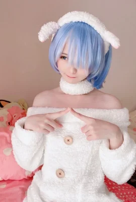 Misa Gaku ‘Re Zero’ Rem Cosplay (9 foto)