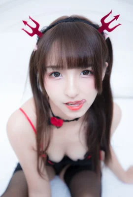 Bahagian bawah badan Kagakusaka Mafuyu terdedah dalam “Sexy Little Devil” dan pahanya yang ketat comel (75 Gambar)