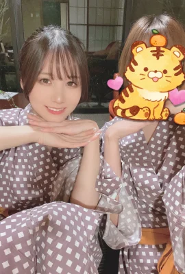 Kenken《Yukata mata air panas》 Bahagian atas badan lapang dan lapang (22 Gambar)